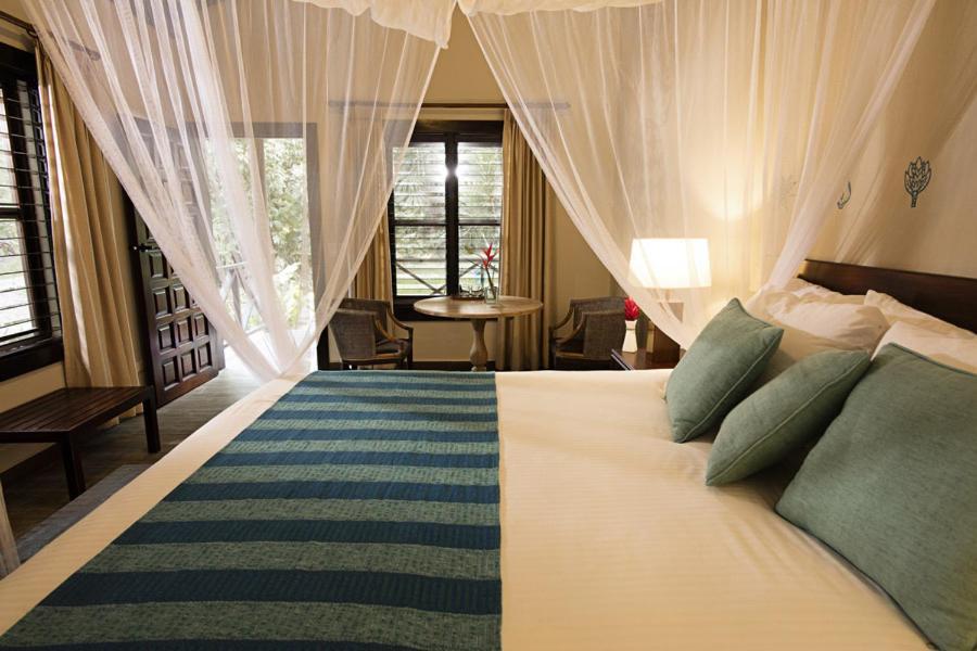 Hotel Jungle Lodge Тикаль Экстерьер фото