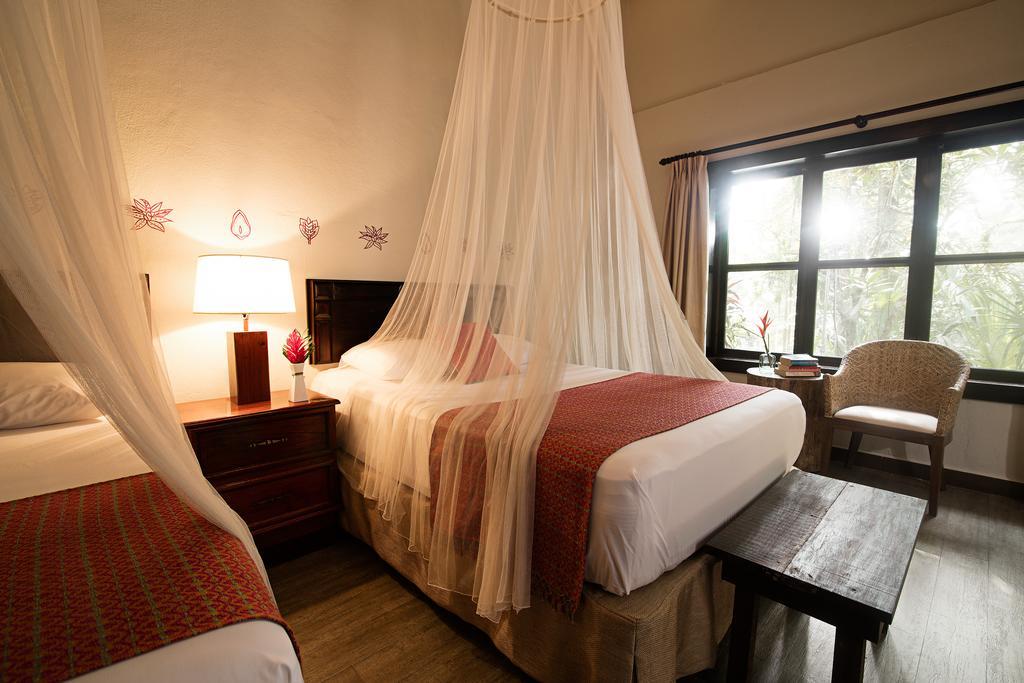 Hotel Jungle Lodge Тикаль Экстерьер фото